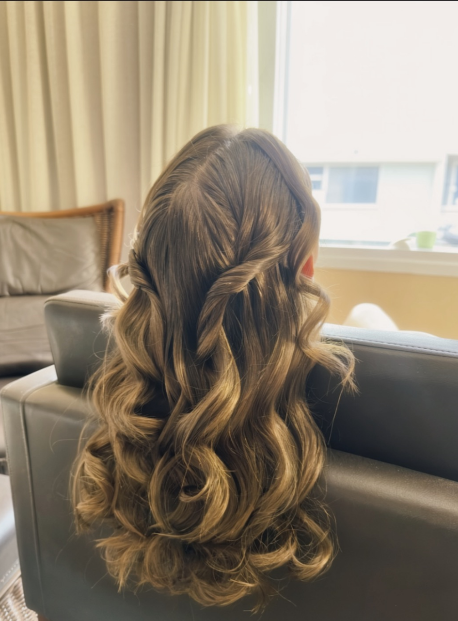 Penteado elaborado por Paloma no L'Amour Beauty Studio